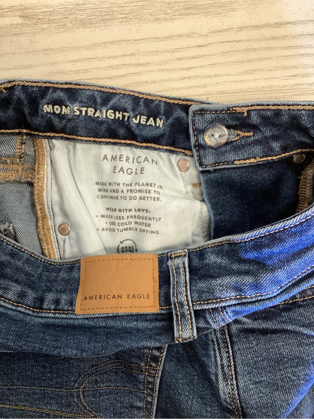 American Eagle 2 Short Mom Straight Jeans High Rise Women’s Crossover Waist 2022 - Picture 13 of 16